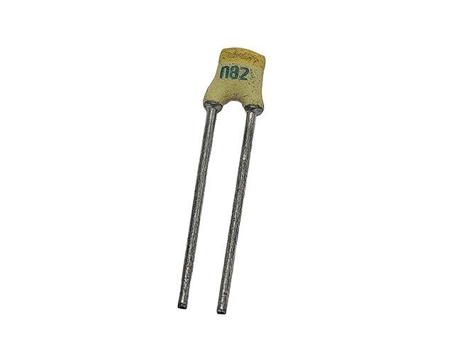 820PF 100V2,5MM - Capacitors -