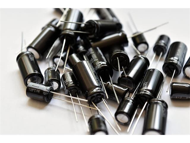 680UF 25VR - Capacitors -