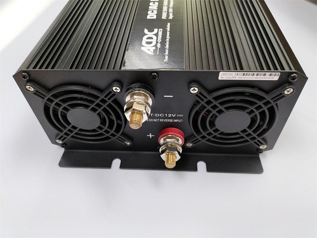 INVERTER 2000WPSW 12V USB - Power Inverters -