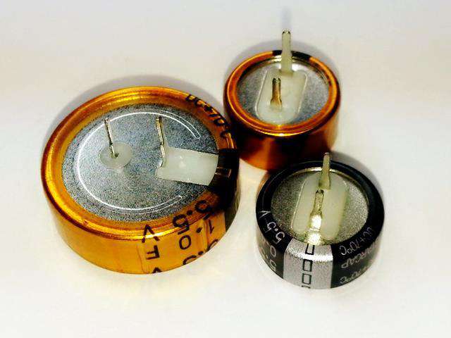 EDLC 1F 5V5 DCL(C) - Capacitors -